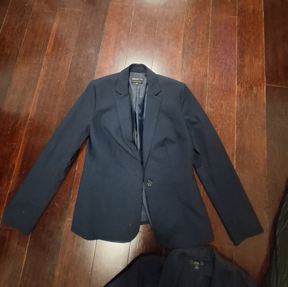 Womens Jones New York Blazer Size 8.